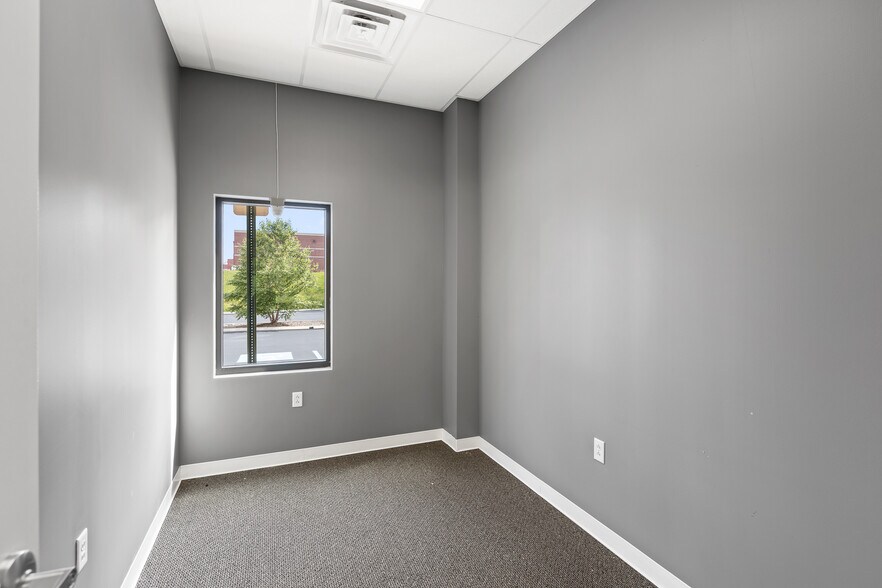 More Photos Of 7308 Shallowford Rd, Chattanooga Storefront Retail Office For Lease