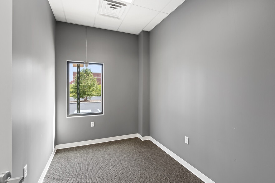More Photos Of 7308 Shallowford Rd, Chattanooga Storefront Retail Office For Lease