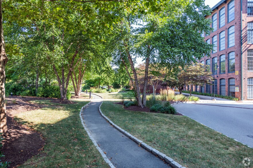 More Photos Of 166 Valley St, Providence Apartments For Sale