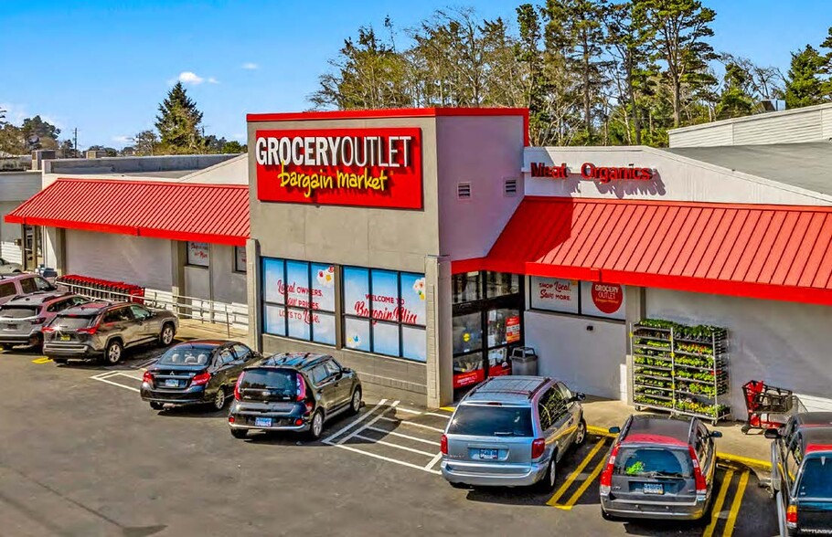 Primary Photo Of 2429 NW Highway 101, Lincoln City Supermarket For Sale