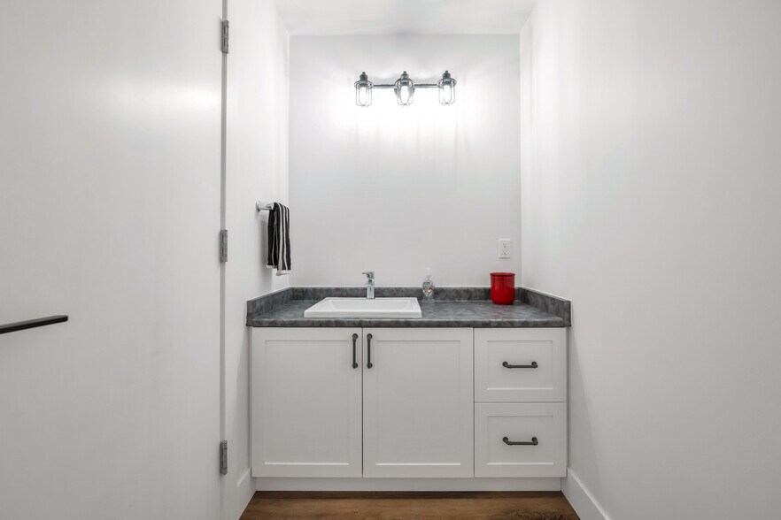 More Photos Of 17750 65A Av, Surrey Showroom For Sale
