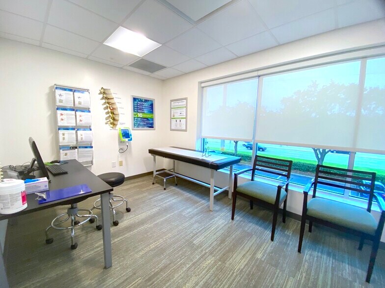 More Photos Of 1105-1129 Saxon Blvd, Orange City Office For Sale