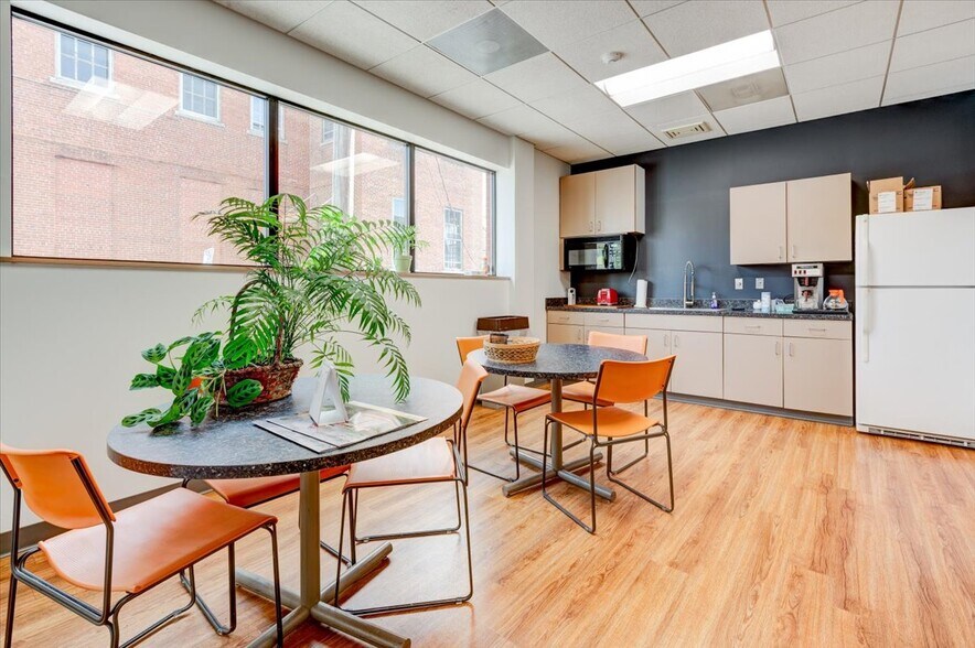 More Photos Of 100 W Antietam St, Hagerstown Office For Lease