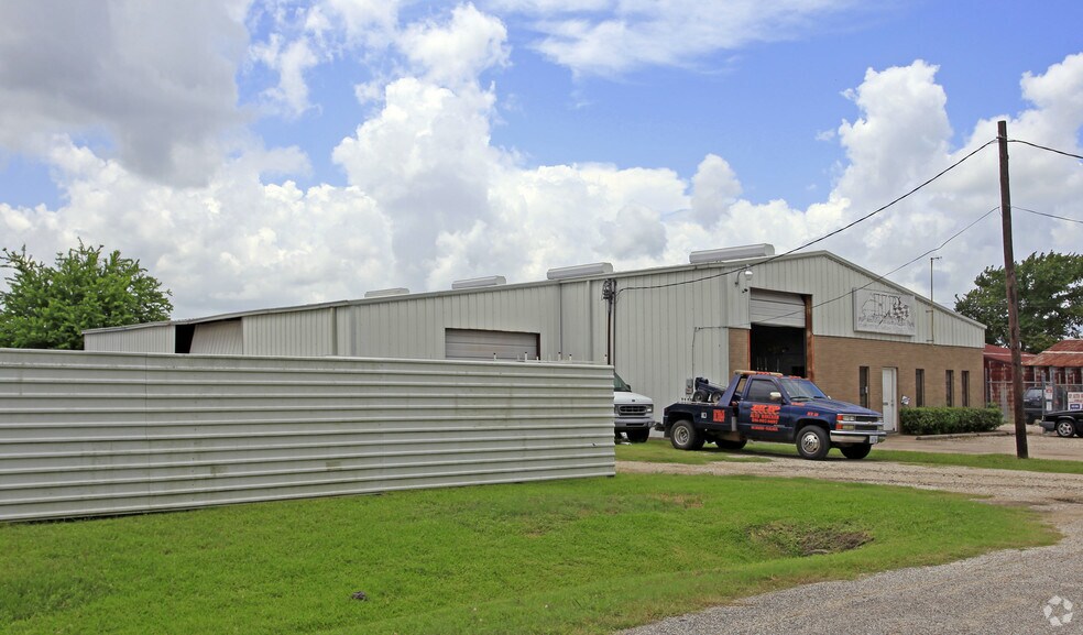 More Photos Of 3412 Lockheed St, Pearland Auto Salvage Facility For Sale