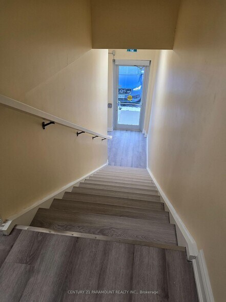 More Photos Of 587 Hanlon Creek Blvd, Guelph Showroom For Sale