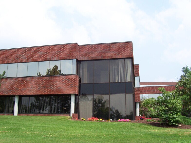 More Photos Of 345 Woodcliff Dr, Fairport Medical For Lease