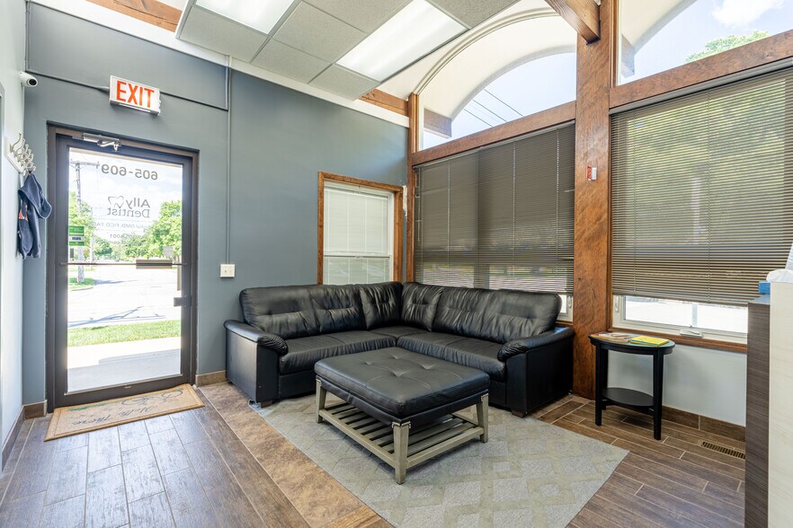 More Photos Of 605-615 W Euclid Ave, Arlington Heights Medical For Lease