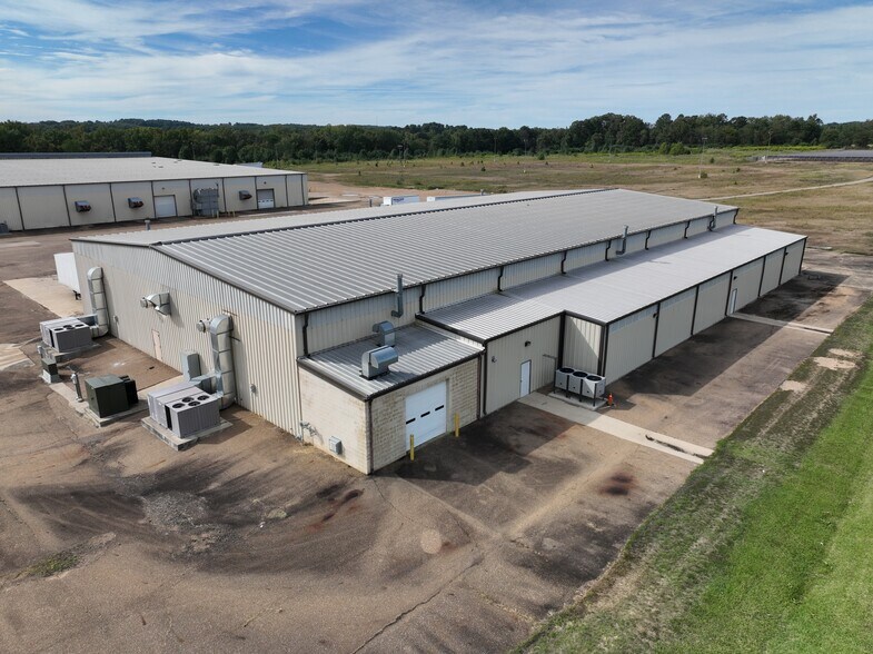 More Photos Of 139 Old Airport Rd, Nashville Manufacturing For Sale