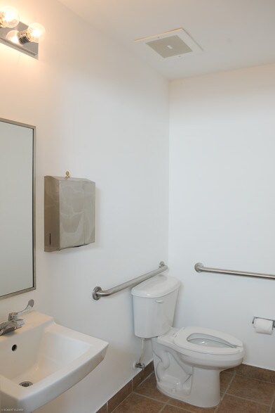 More Photos Of 9802 NW 80th Ave, Hialeah Warehouse For Lease