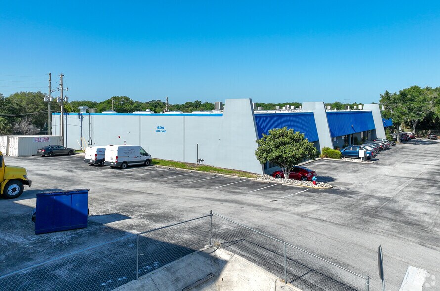 More Photos Of 217 Altamonte Commerce Blvd, Altamonte Springs Warehouse For Lease