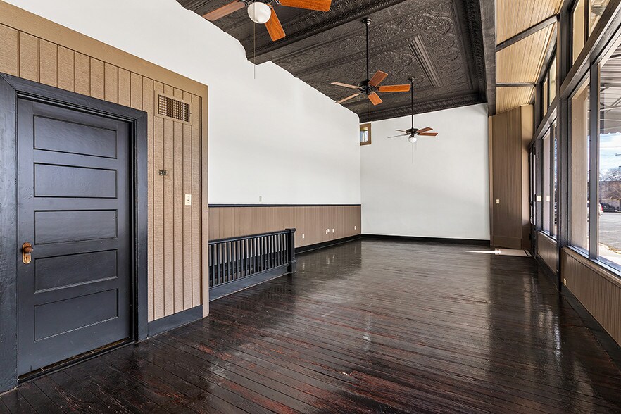 More Photos Of 612 High St, Comfort Storefront Retail Residential For Sale