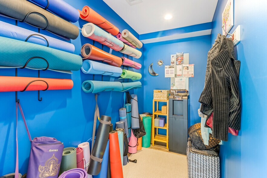 More Photos Of 414 W Fernwood Dr, Simpsonville General Retail For Sale