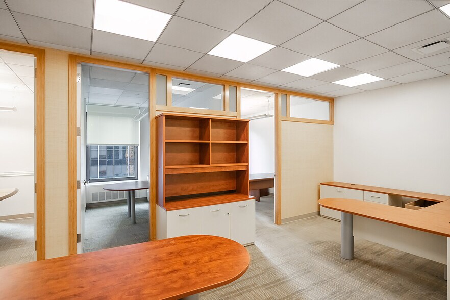 More Photos Of 633 Third Ave, New York Office For Sale
