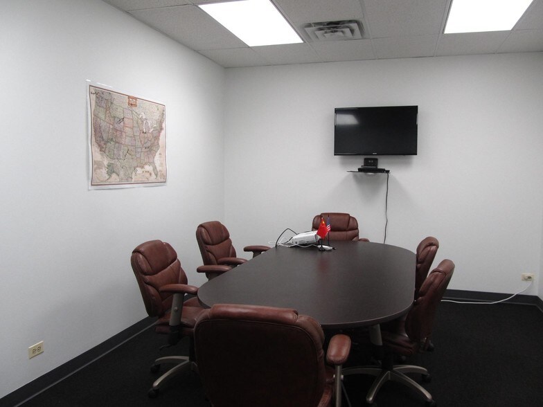 More Photos Of 400-428 W 5th Ave, Naperville Light Distribution For Lease