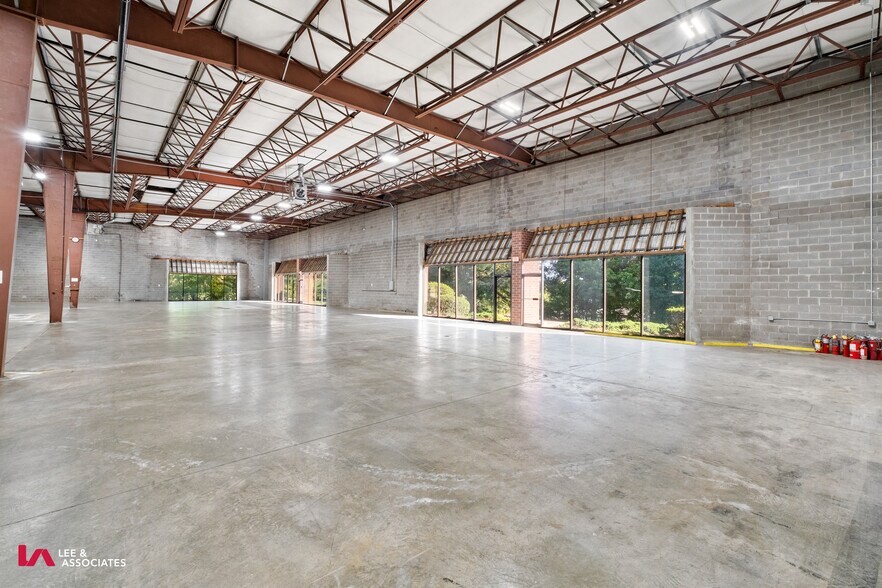 More Photos Of 3715 Atlanta Industrial Pky NW, Atlanta Warehouse For Lease