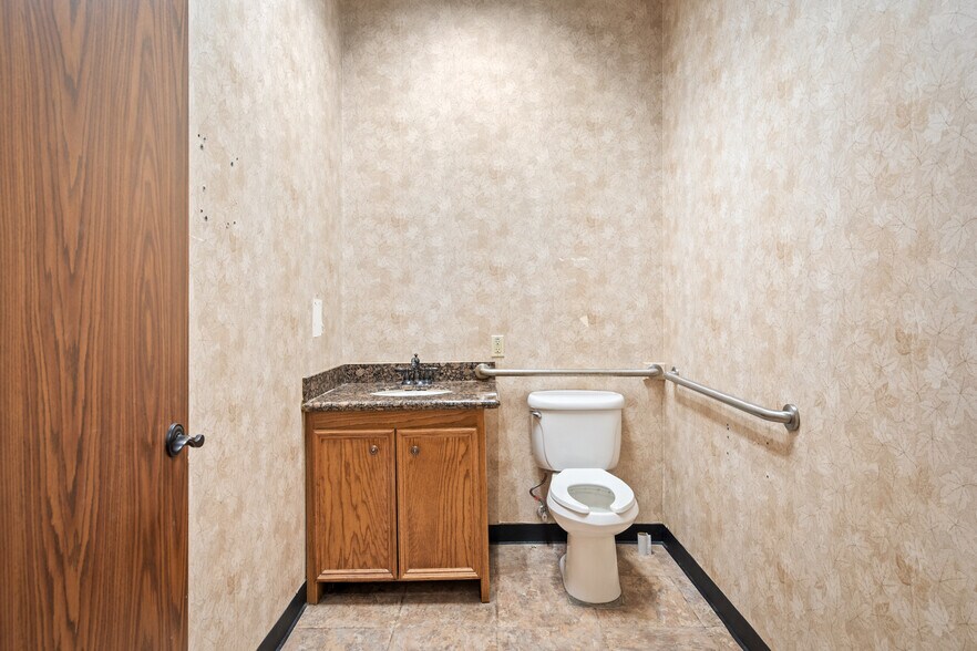 More Photos Of 3219 Harrisburg Blvd, Houston Medical For Lease