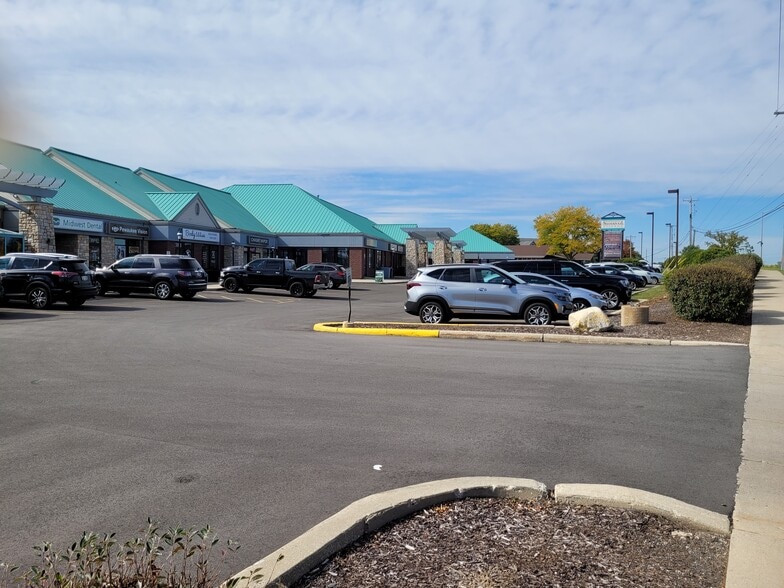 More Photos Of 2301-2359 Silvernail Rd, Pewaukee Unknown For Lease