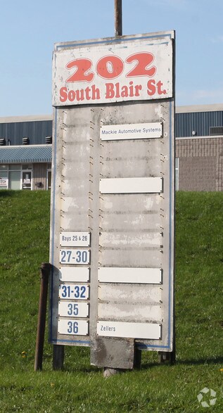 More Photos Of 202 S Blair St, Whitby Distribution For Lease