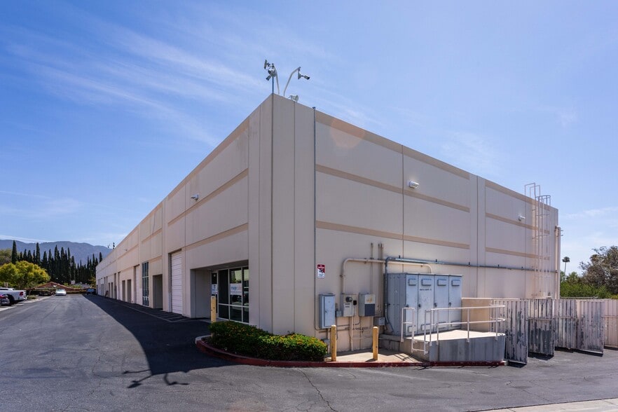 More Photos Of 15840 W Monte St, Sylmar Warehouse For Sale