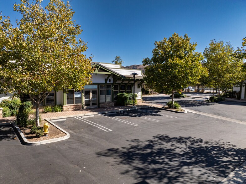 More Photos Of 29105-29125 Canwood St, Agoura Hills Restaurant For Lease