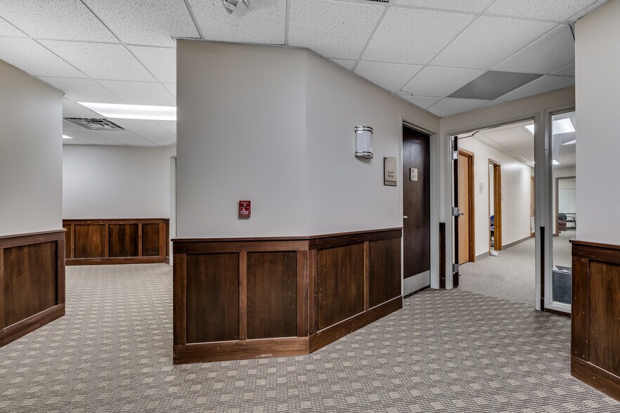 More Photos Of 4555 Erin Dr, Eagan Office For Lease