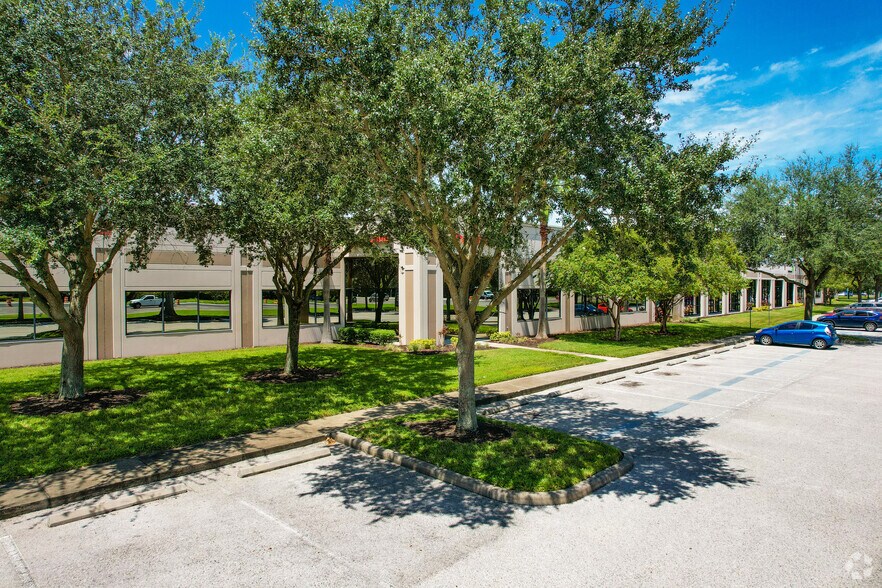 More Photos Of 8900-8934 Brittany Way, Tampa Unknown For Lease