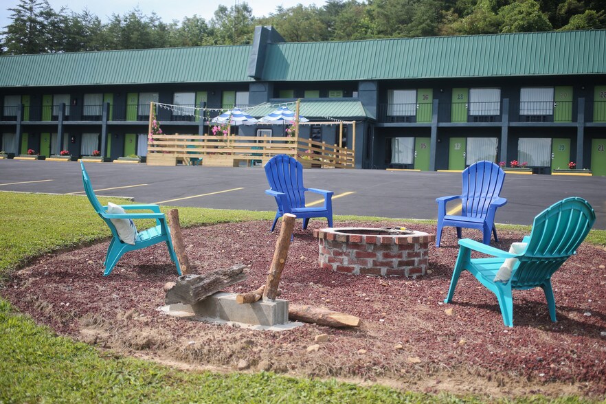 More Photos Of 1798 S Wilderness Rd, Mount Vernon Hotel For Sale