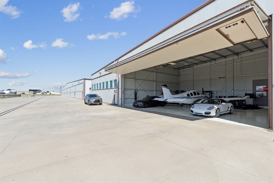 More Photos Of 15809 Addison Rd, Addison Airplane Hangar For Sale
