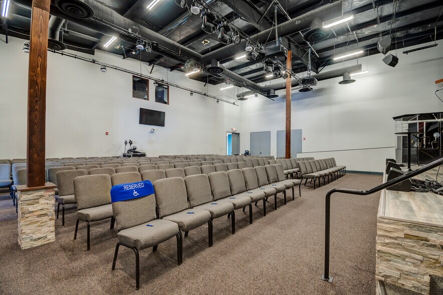 More Photos Of 5819 10th St, Katy Storefront For Sale