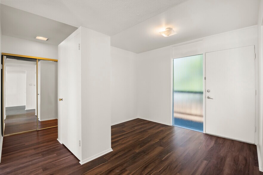 More Photos Of 1775 Marco Polo Way, Burlingame Apartments For Sale