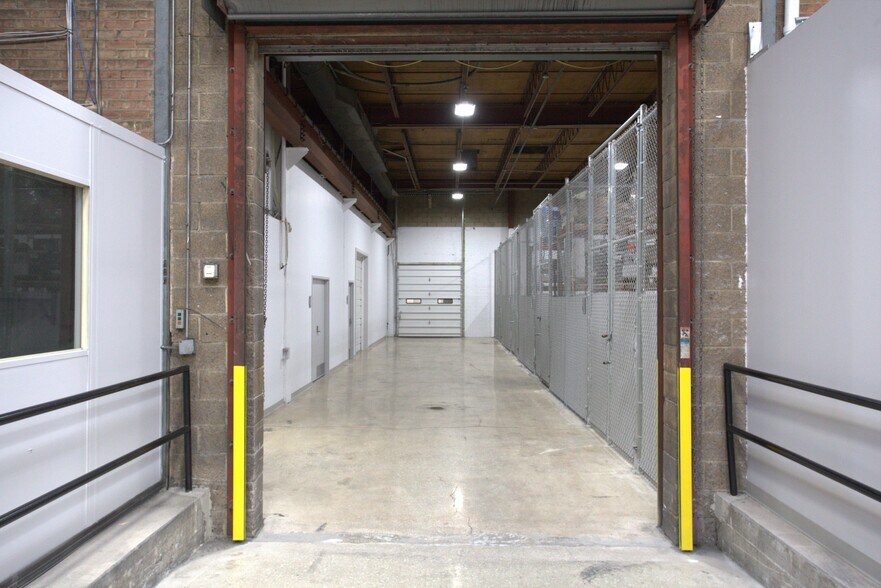 More Photos Of 1657 N Kostner Ave, Chicago Warehouse For Lease