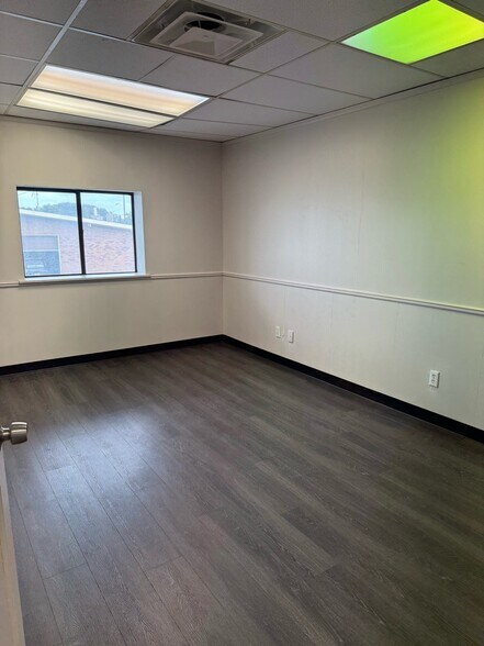 More Photos Of 1245 Hurstview Dr, Hurst Office For Lease