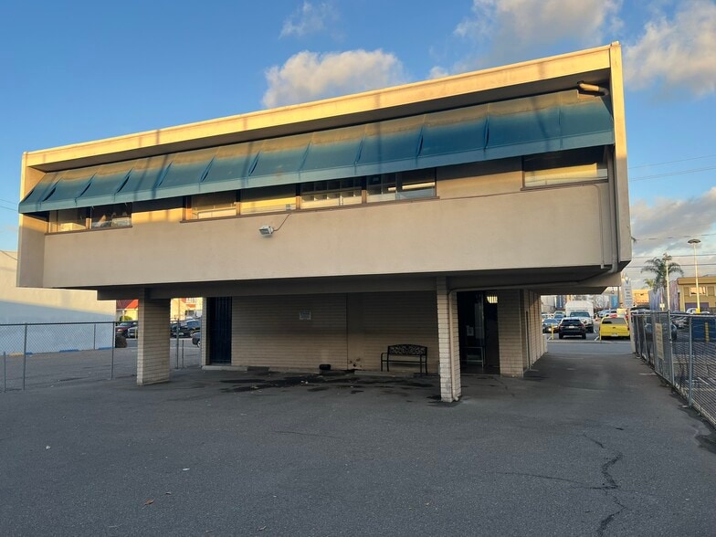 More Photos Of 840 N Birch St, Santa Ana Office For Sale