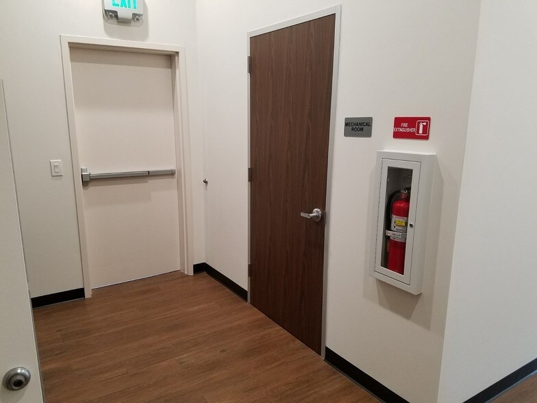 More Photos Of 7515 Oak Bluff Dr, Magnolia Office For Lease