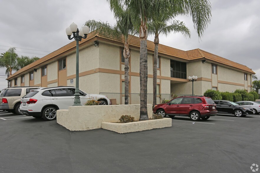 More Photos Of 202 W Lincoln Ave, Orange Office For Lease