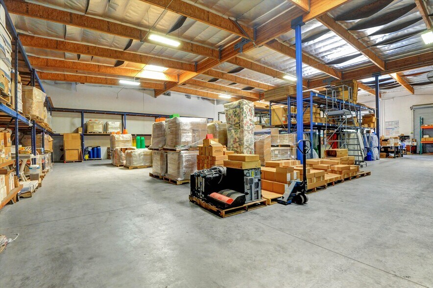 More Photos Of 920 W 10th St, Azusa Warehouse For Sale