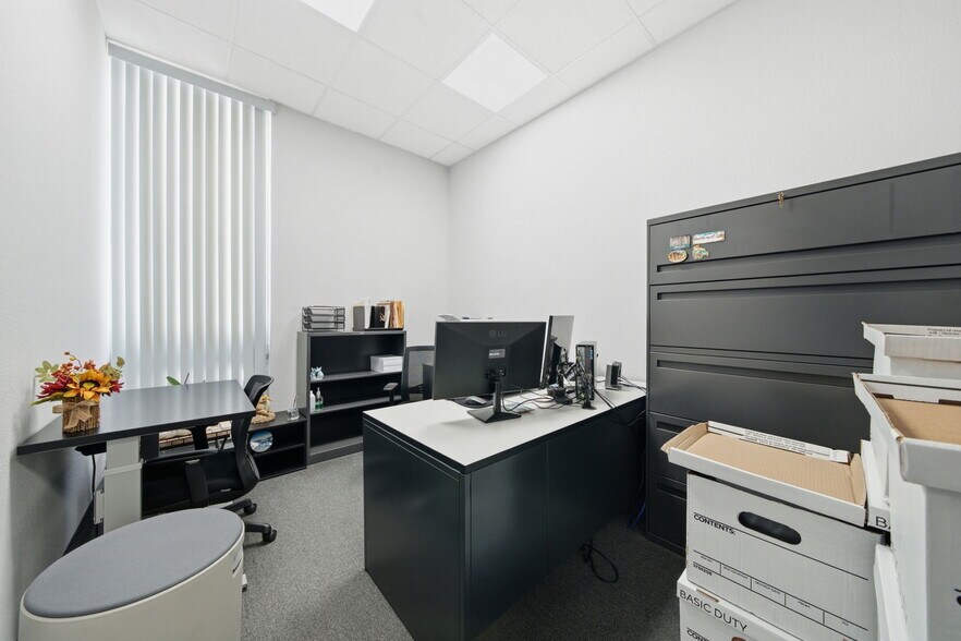 More Photos Of Sans Souci Blvd, Miami Office For Sale