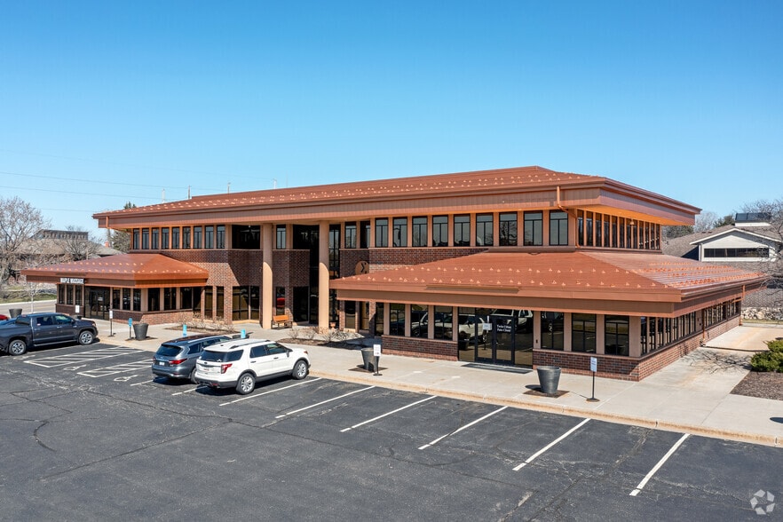 Primary Photo Of 7270 N Forest View Ln, Maple Grove Medical For Lease