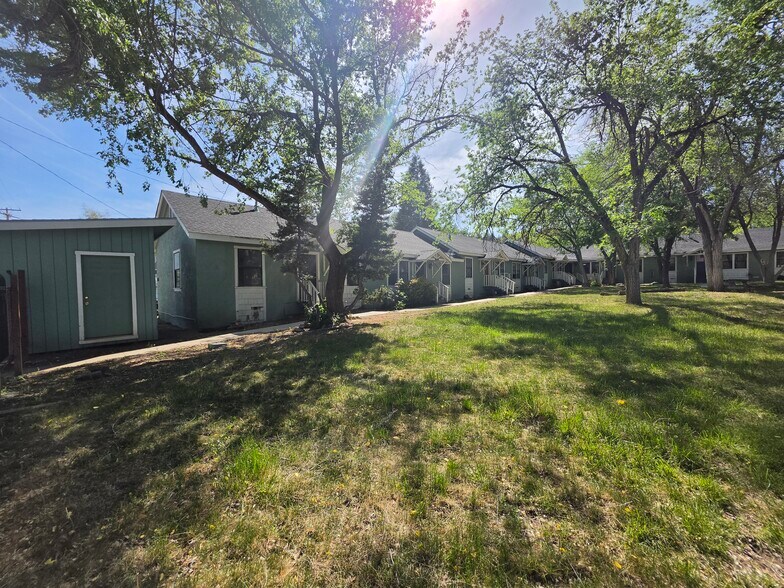 More Photos Of 400 N Roop St, Susanville Apartments For Sale