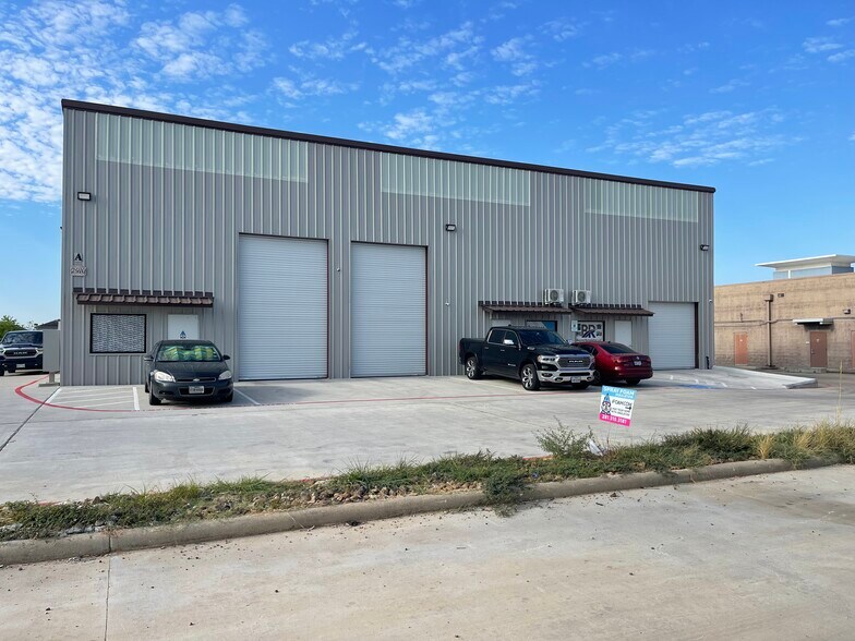 More Photos Of 2910 N Mason Rd, Katy Warehouse For Sale