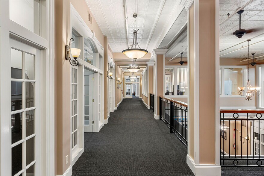 More Photos Of 222 Pearl St, New Albany Office Residential For Lease