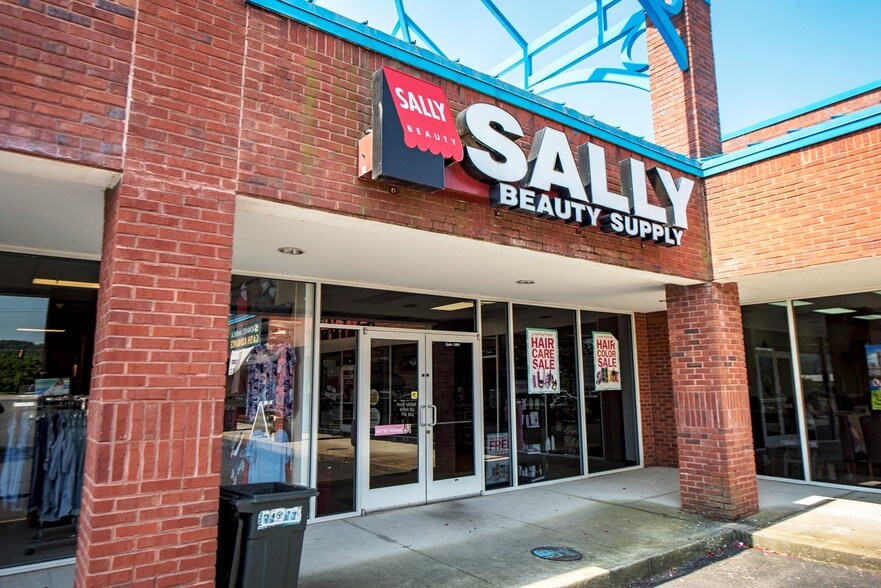 More Photos Of 1906 Glenn Blvd SW, Fort Payne Storefront Retail Office For Lease