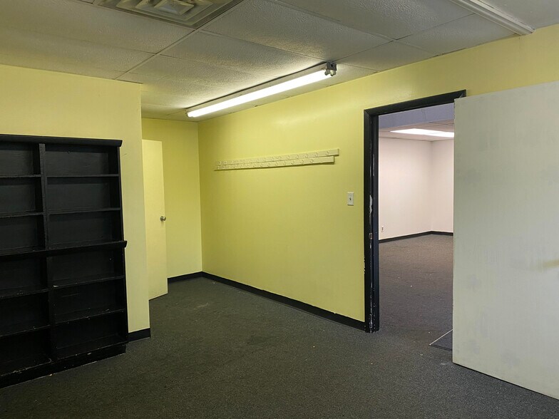 More Photos Of 2958 Delaware Ave, Kenmore Storefront For Lease