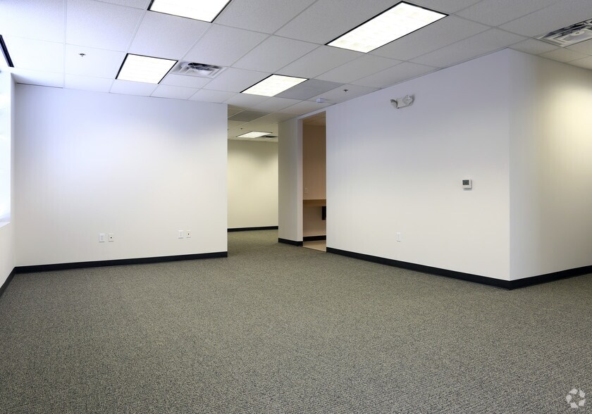 More Photos Of 1305 N Watters Rd, Allen Warehouse For Lease