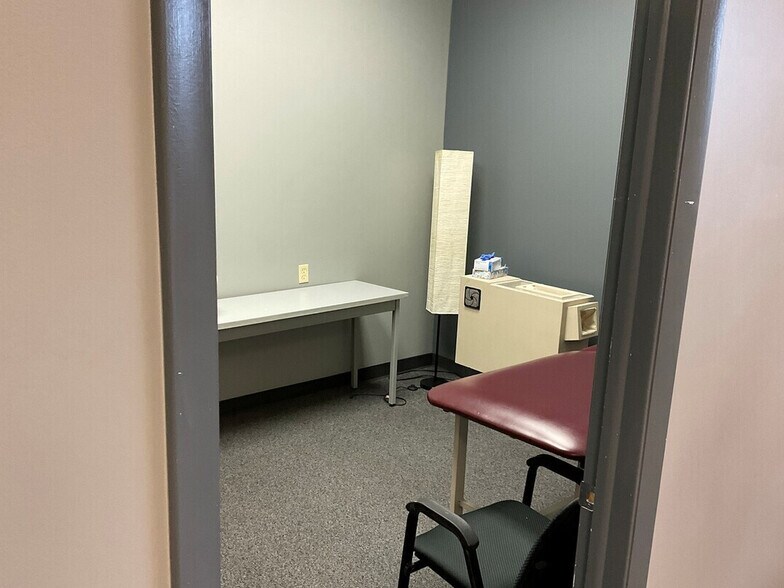 More Photos Of 1650 45th St, Munster Office For Sale