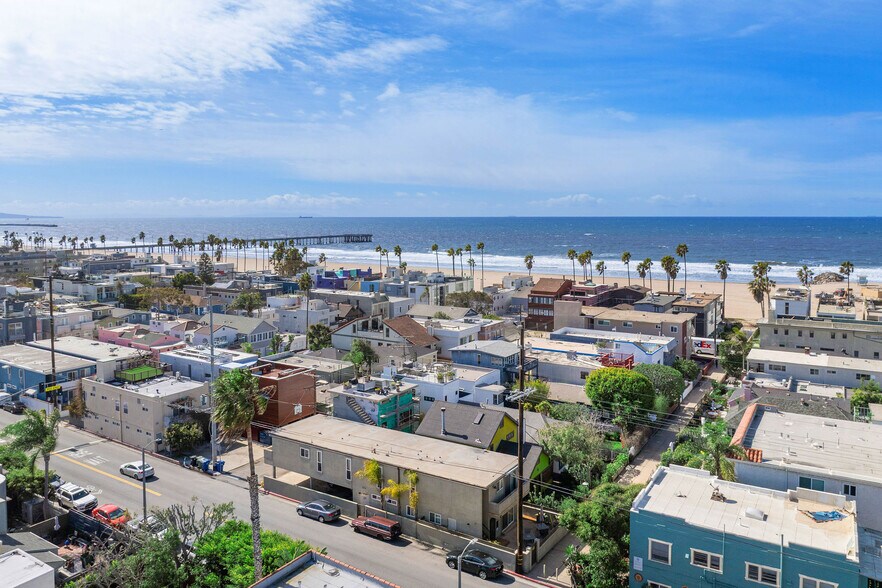 More Photos Of 40 24th pl, Venice Multifamily For Sale