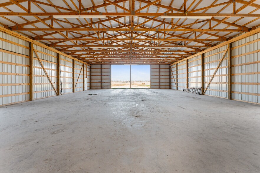 More Photos Of 9702 Surrey Ln, Richmond Light Distribution For Sale