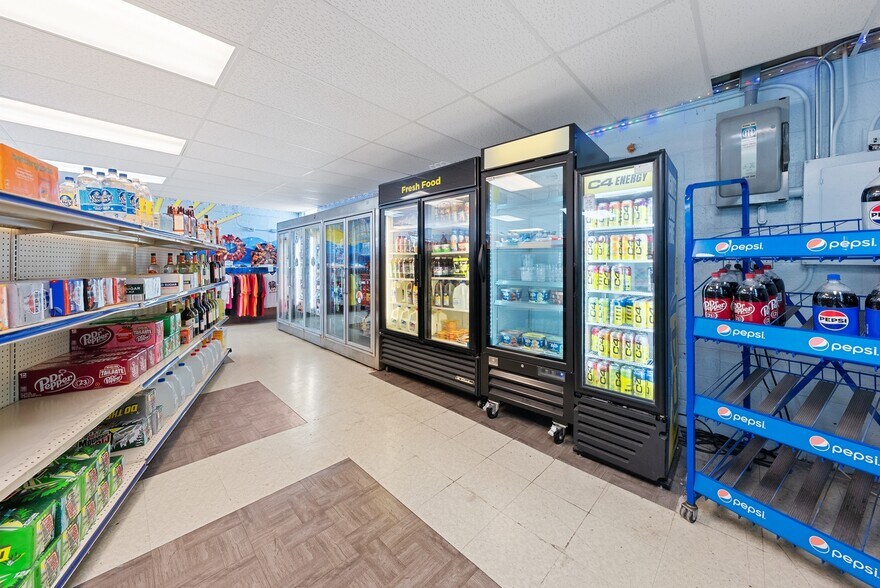 More Photos Of 7697 E Harbor Rd, Lakeside Marblehead Convenience Store For Sale