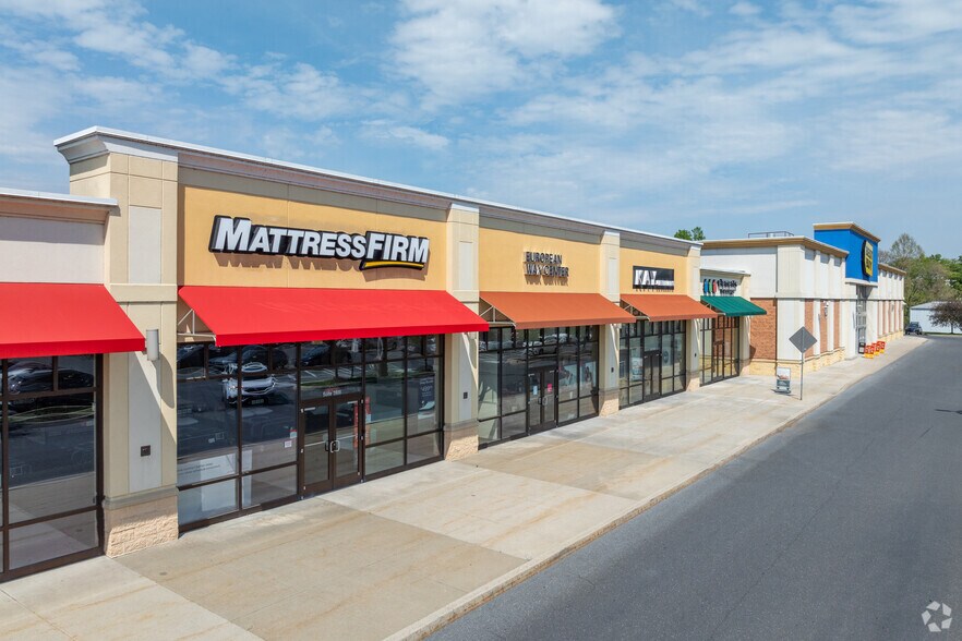 More Photos Of Carlisle Pike @ NWC Carlisle Pike (US Rte 11) & Lam, Mechanicsburg Unknown For Lease