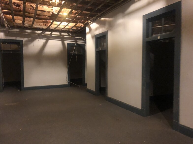 More Photos Of 345 W Commerce St, San Antonio Storefront Retail Office For Sale